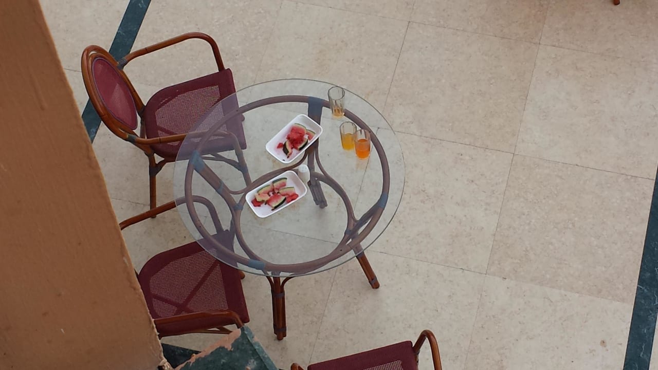 Ewig nicht abgeräumte Tische Titanic Beach Spa & Aqua Park