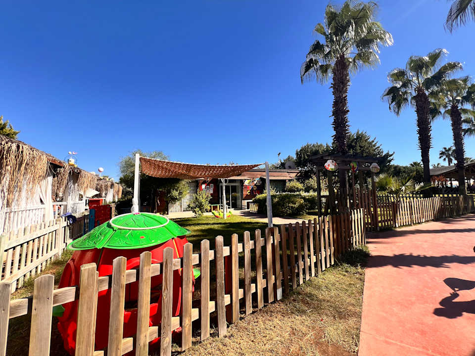 Außenansicht Saturn Palace Resort Hotel