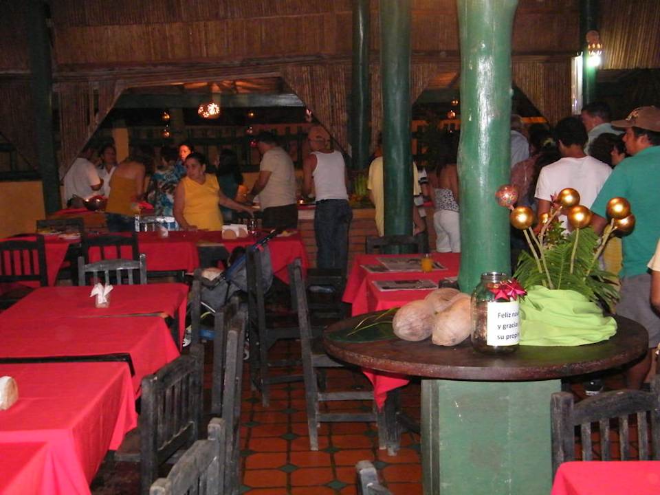 Schlange stehen zum Weihnachtessen Hotel Golden Paradise