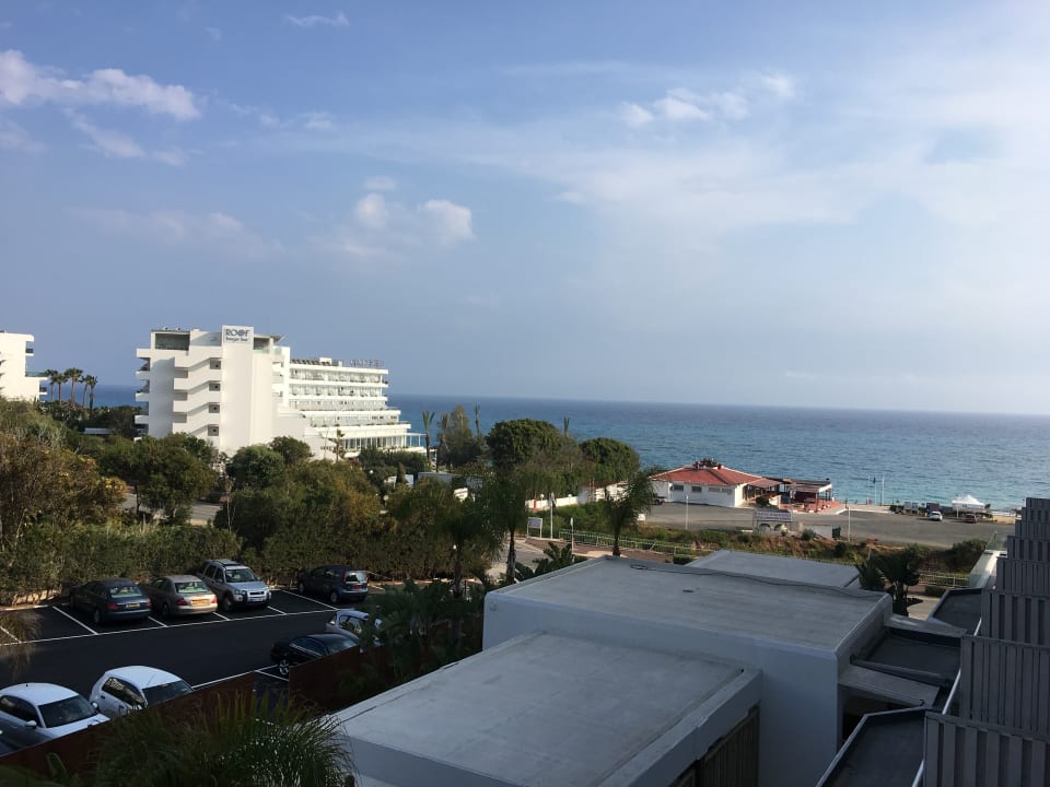 Ausblick Napa Mermaid Hotel & Suites