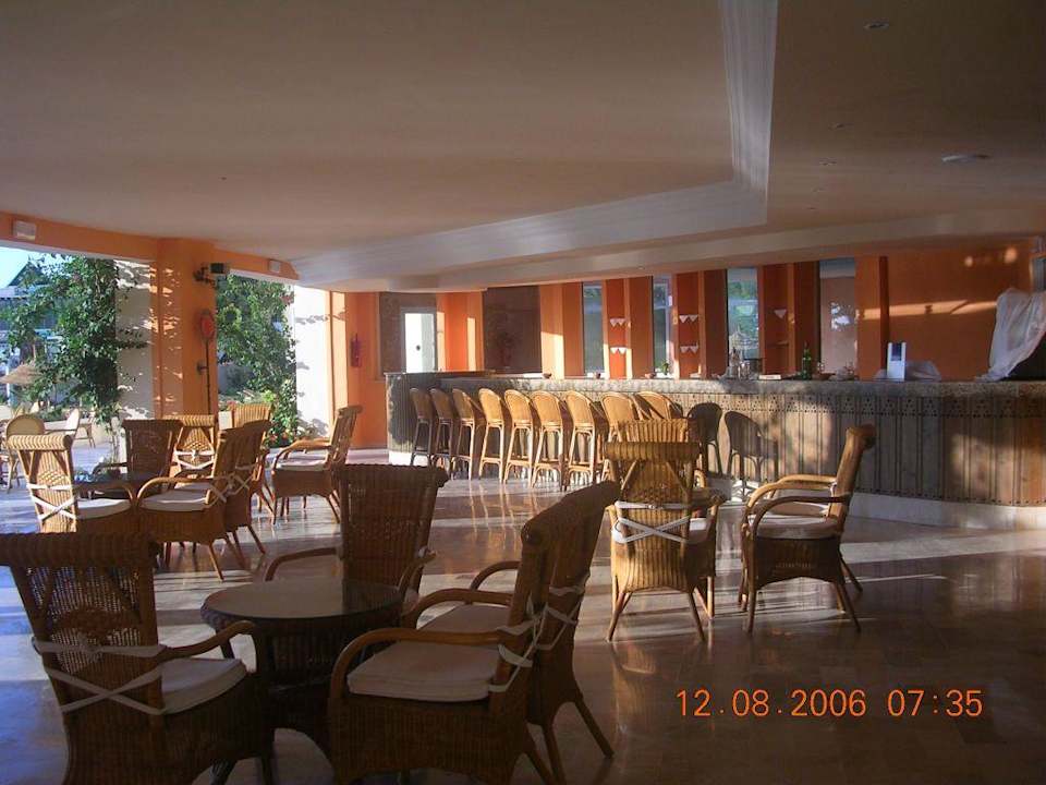  momentan einzige Haupt-und gleichzeitig Außenbar Hotel African Queen