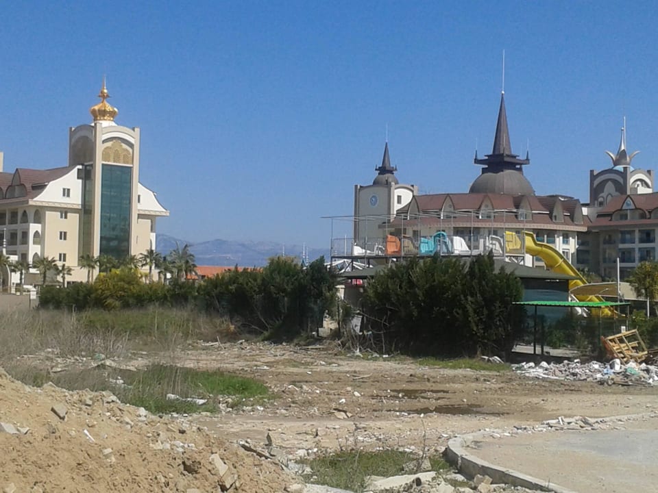 Vom Stone Center her gesehen Well Palace Side