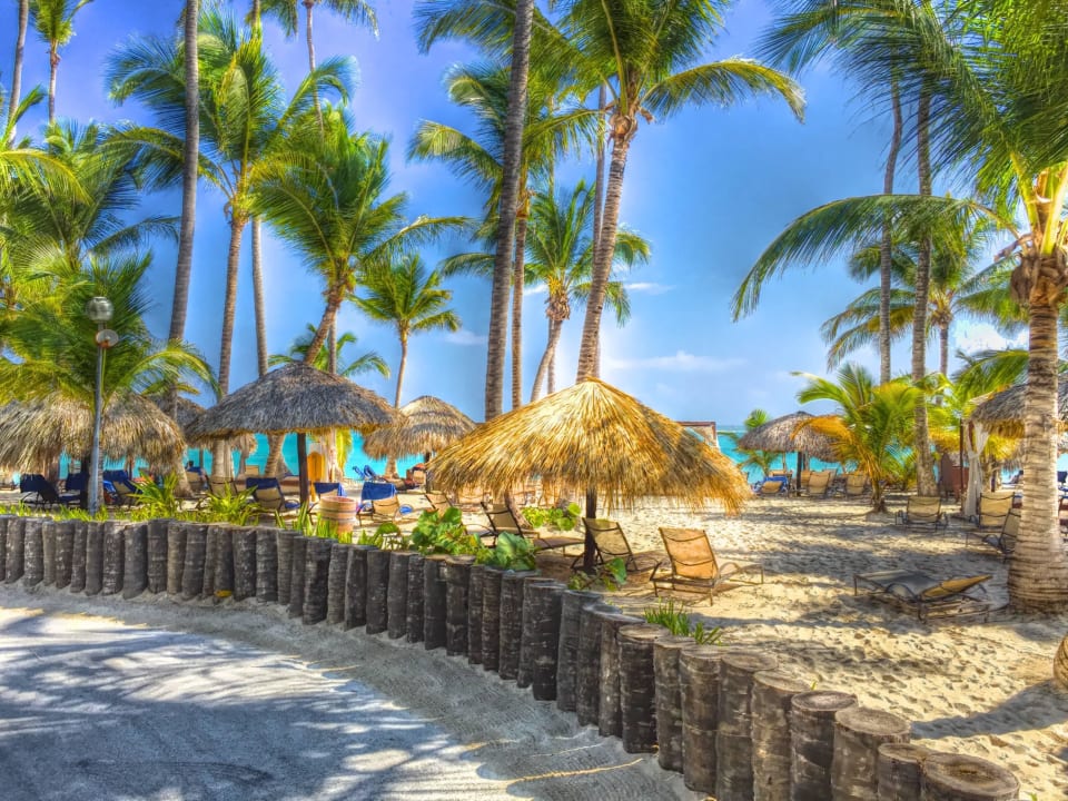 Hotelanlage zum Strand TRS Turquesa Hotel - Adults only