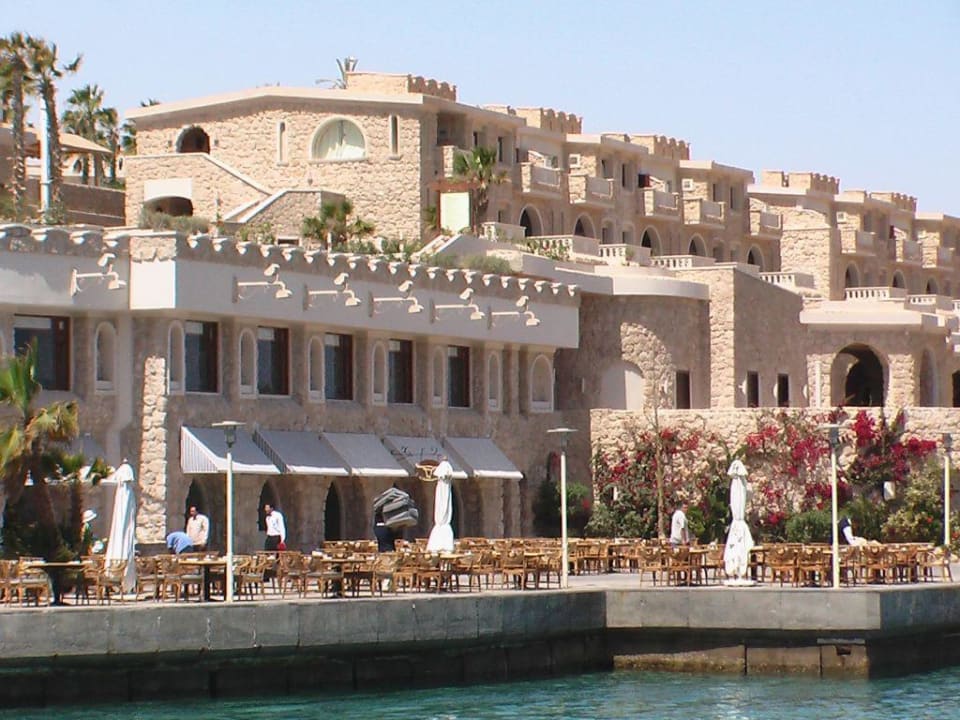 Hôtel (partie) depuis le front de mer. Pickalbatros Citadel Resort