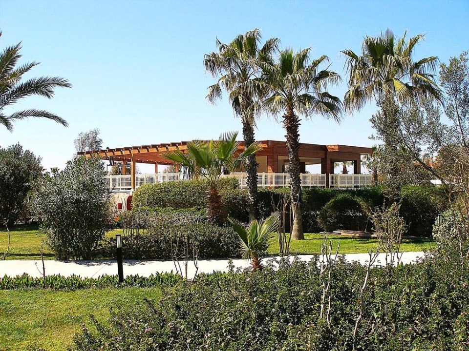 Poolbar im Hintergrund Kaya Belek Hotel