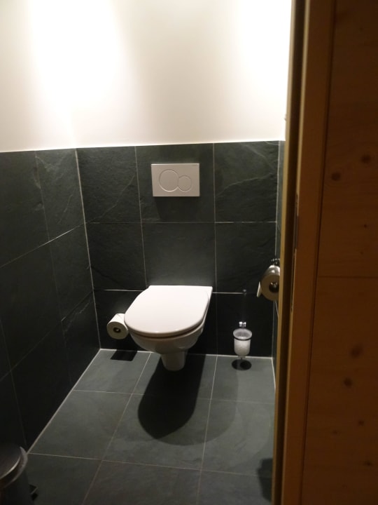 Toilette Holzhotel Forsthofalm