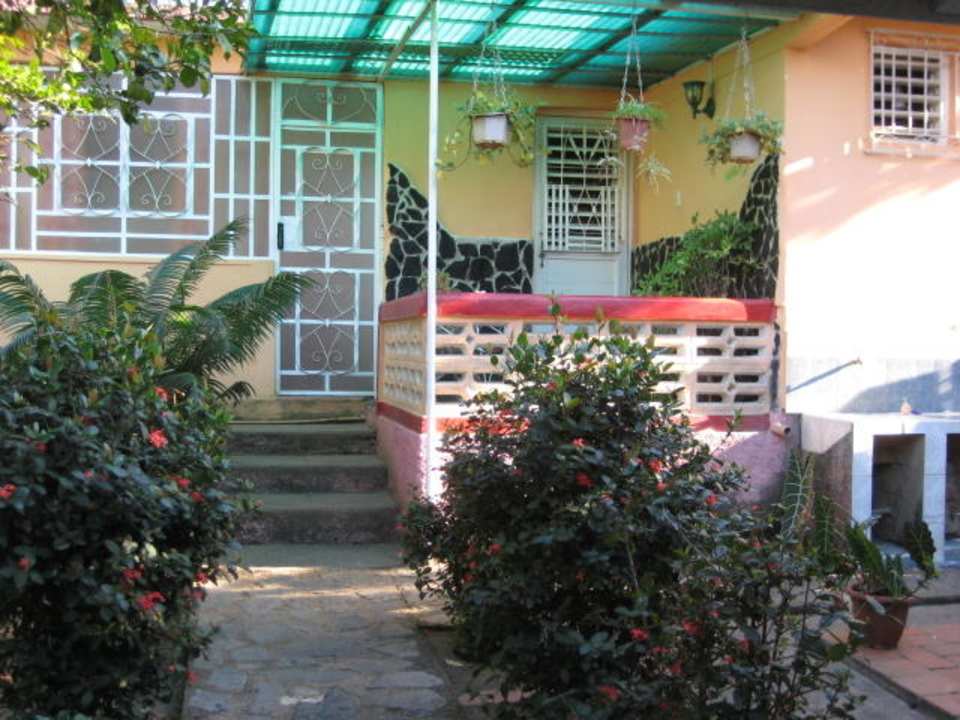 Patio y jardín de la casa Bed & Breakfast Casa Yolanda y Tomas