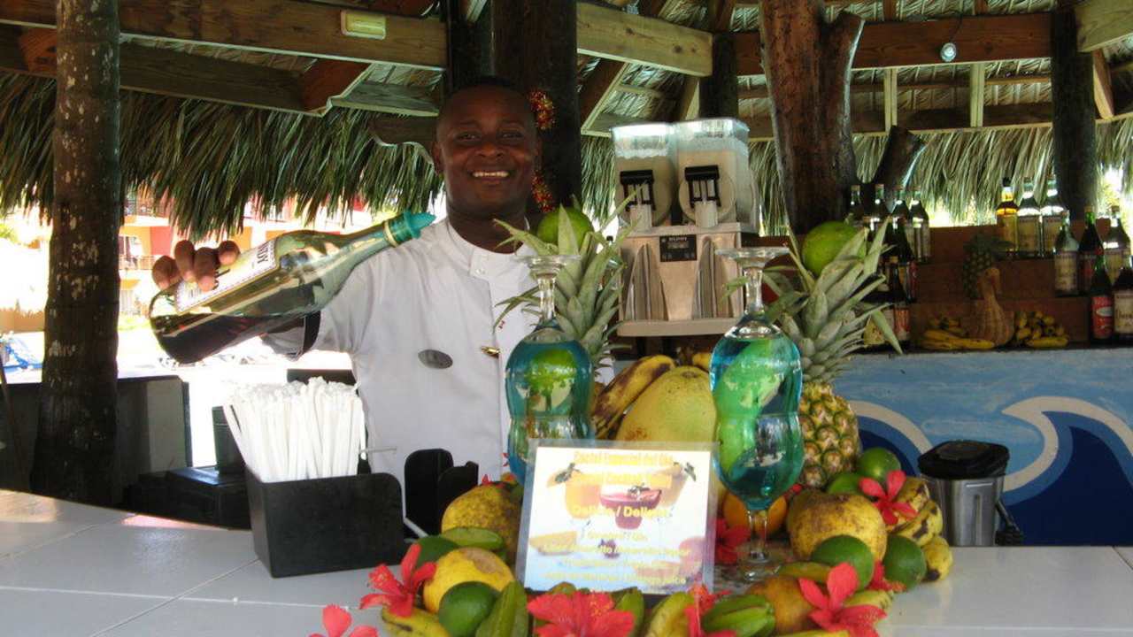 An der Poolbar Punta Cana Princess All Suites Resort & Spa