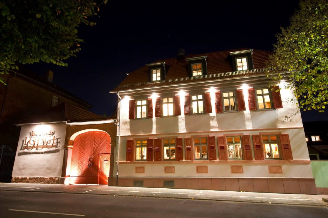 Strassenansicht Farmerhaus-Lodge