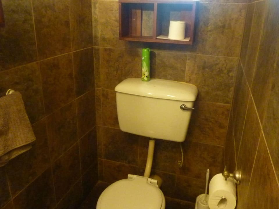 Bad im Stil der europäischen 50er Kalahari Anib Lodge