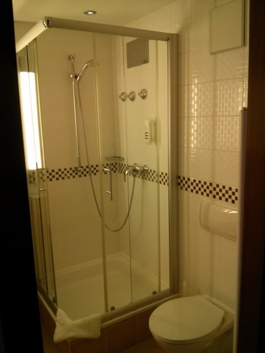 Gepflegtes Badezimmer Mercure Hotel Bad Dürkheim An Den Salinen