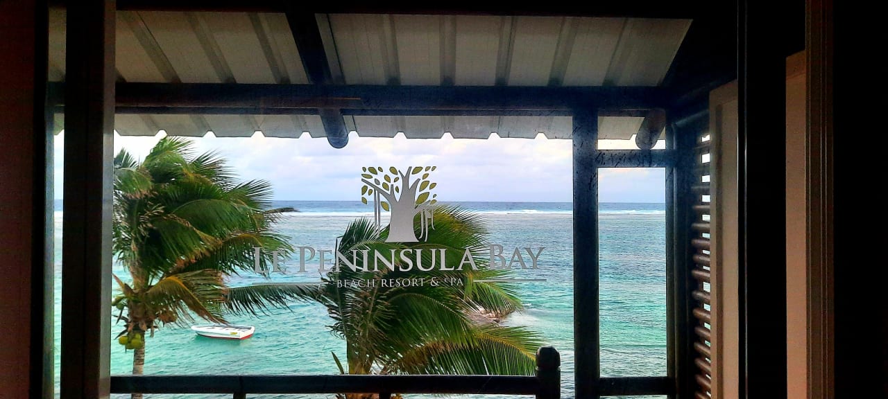 Ausblick Le Peninsula Bay Beach Resort & Spa