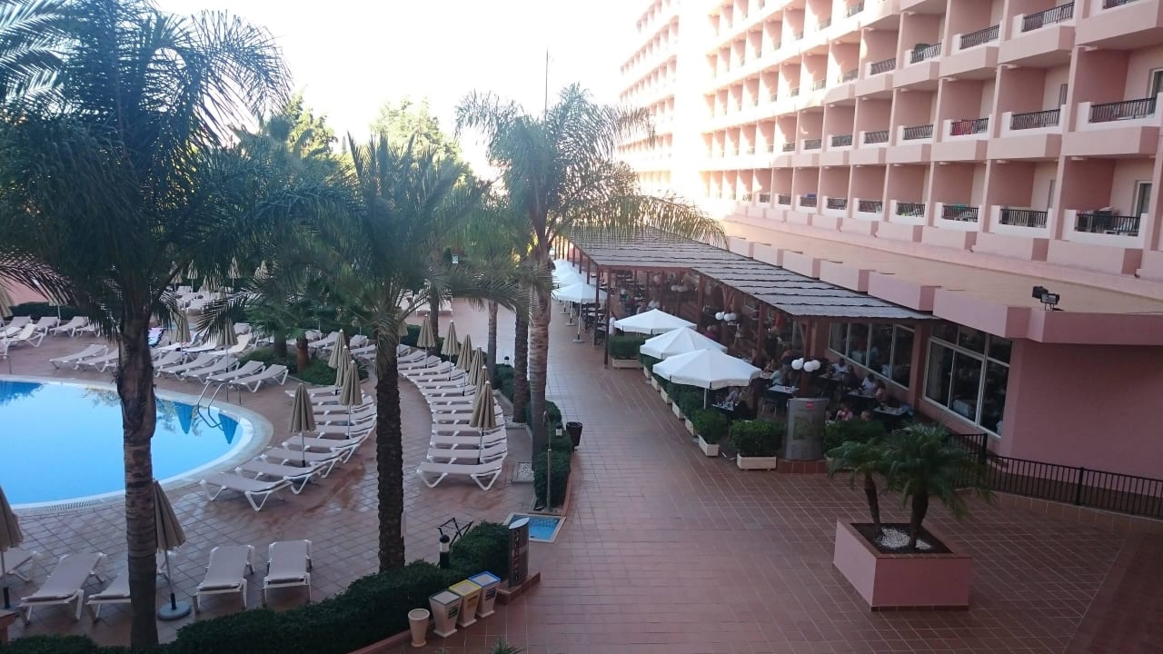 Pool und Restaurant draußen  3HB Guaraná - All Inclusive