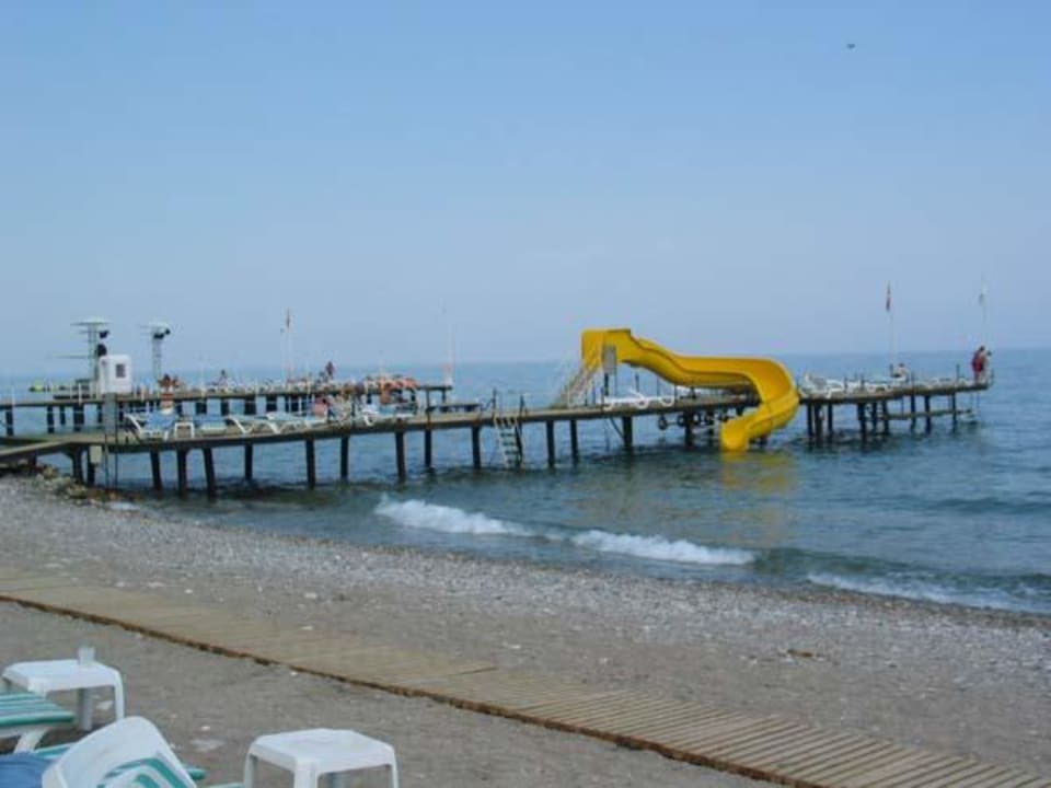 Steg ins Meer mit Rutsche Hotel Ring Beach