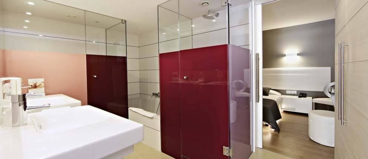 Im Inneren einer Garten-Suite Hotel & Spa S'Entrador Playa