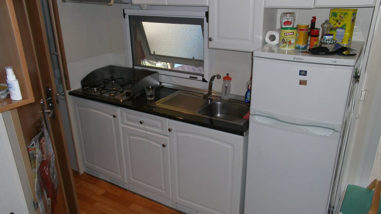 Küchenzeile im Maxi Mare Camping Laguna Village