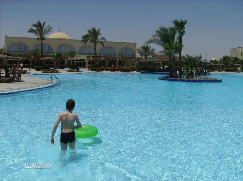 Basen p recepcji Desert Rose