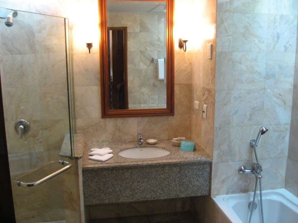 Century Park Badezimmer des Zimmers 718 Hotel Century Park