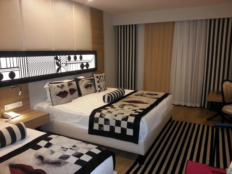 Toller Bettbezug und viele Kissen Hotel Delphin Imperial