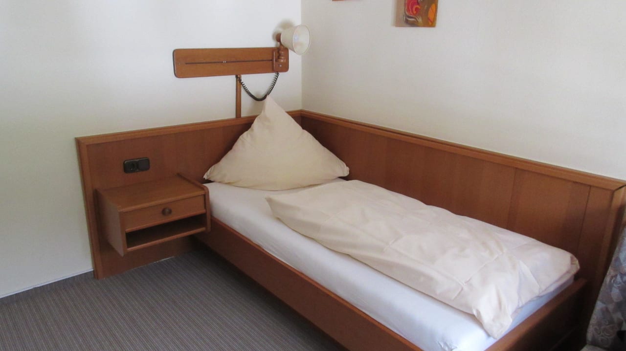 Schönes bequemes Bett Landgasthof zum Wolfsberg