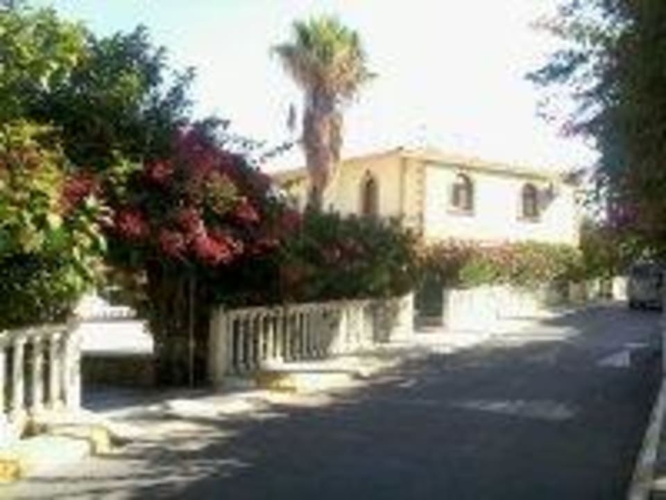 Zugang zum Poolgelände Riverside Garden Resort