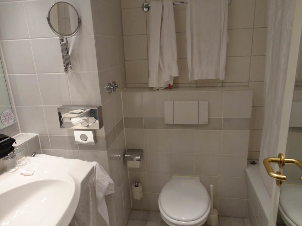 Badezimmer Leonardo Hotel Hamburg Airport