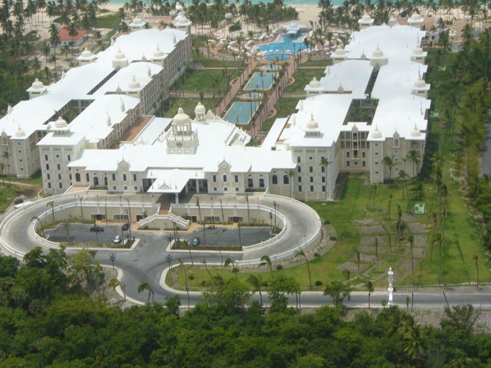 Luftaufnahme von der Vorderansicht Hotel Riu Palace Punta Cana