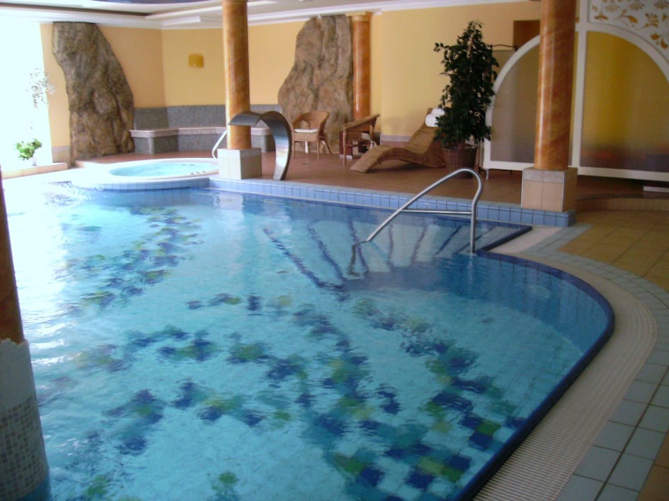 Schwimmbad - Teilbereich der Wellnesanlage Hotel Brunnenhof