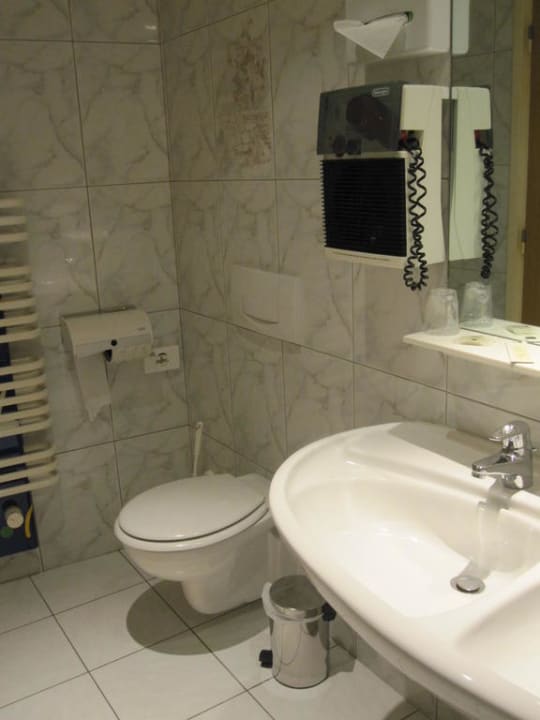 Badezimmer Hotel Restaurant Arcombelle