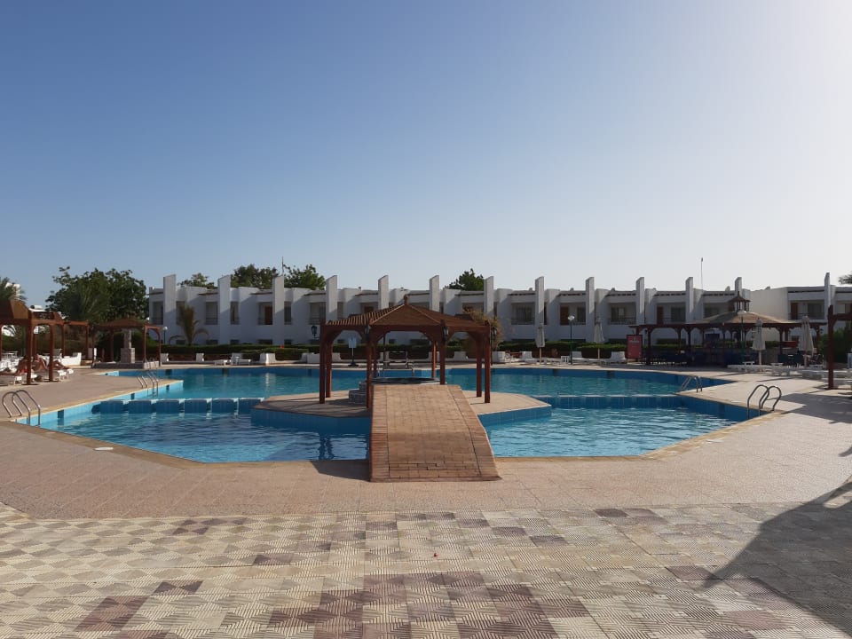 Pool Menaville Safaga