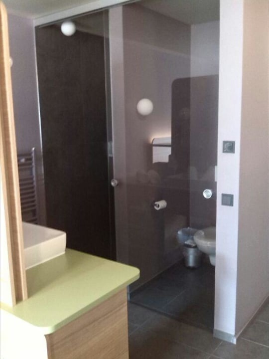 Dusche und WC-Bereich Hotel mein inselglück