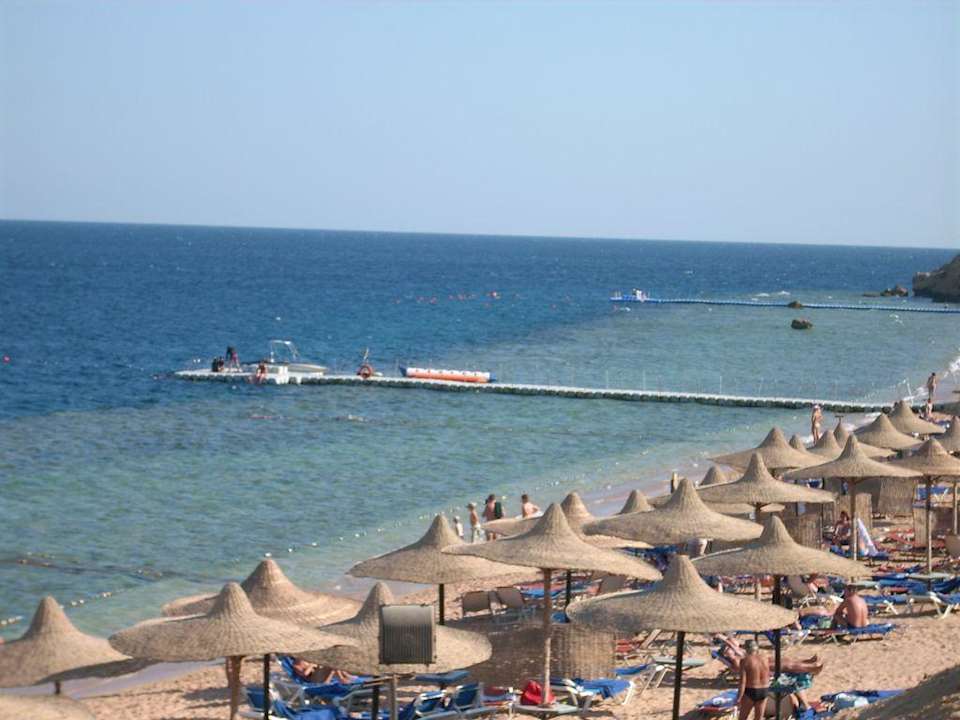 Strand mit Ponton Sultan Gardens Resort