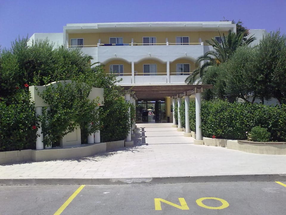 Frontansicht Hotel TUI KIDS CLUB Alex Beach