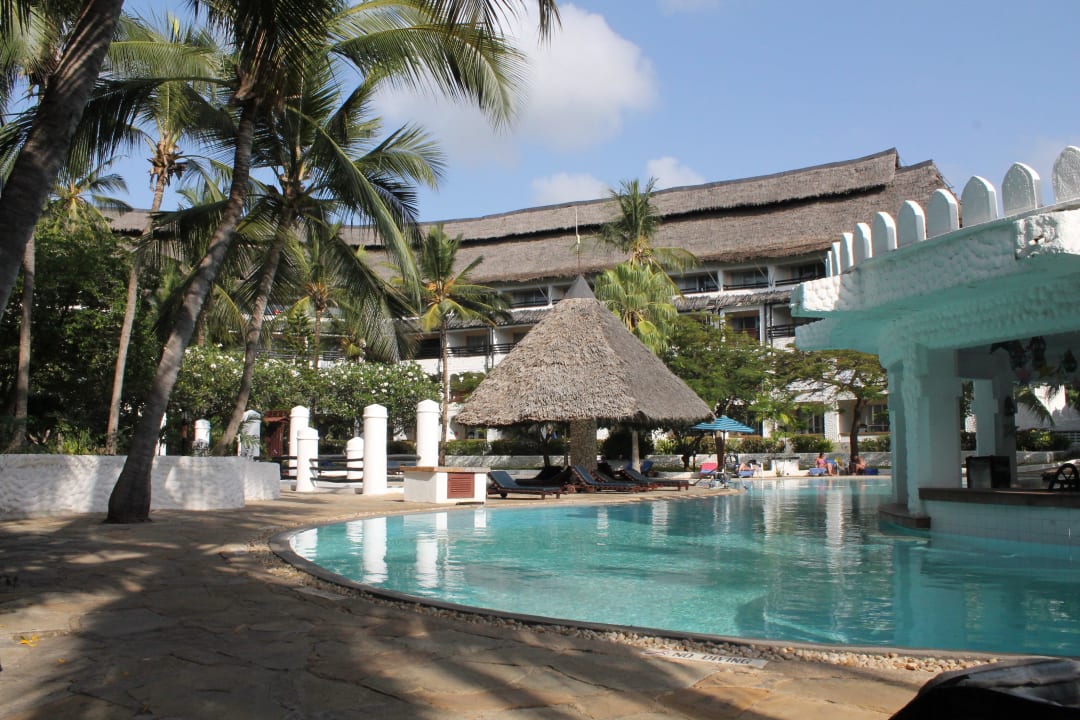 Blick auf einen Teil der Poolanlage Hotel Southern Palms Beach Resort