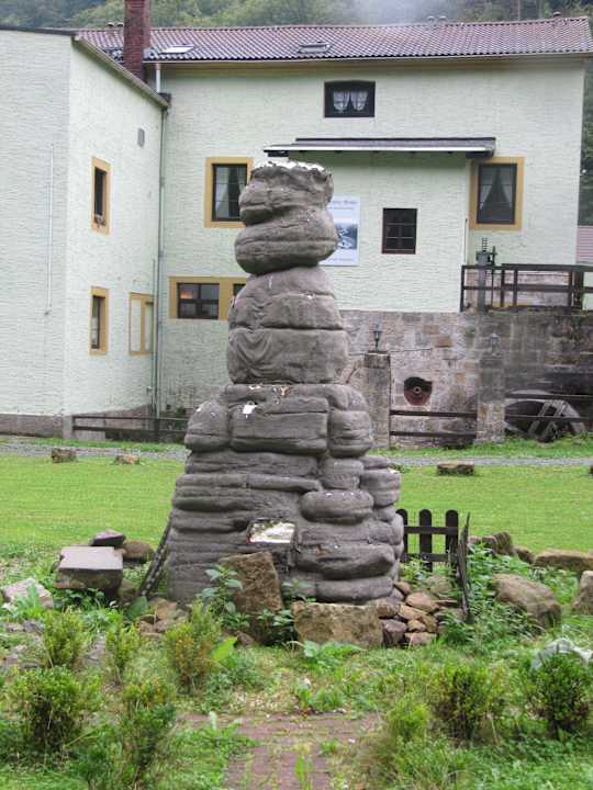 Kleine Barbarine im Garten Pension Mittelndorfer Mühle
