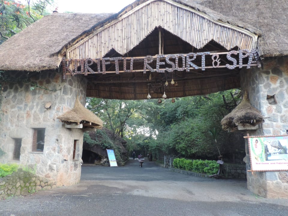 Einfahrt in Hotel Kuriftu Resort