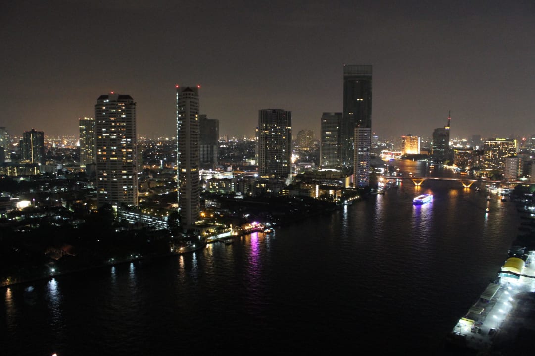 Ausblick 29. Etage bei Nacht Chatrium Hotel Riverside Bangkok