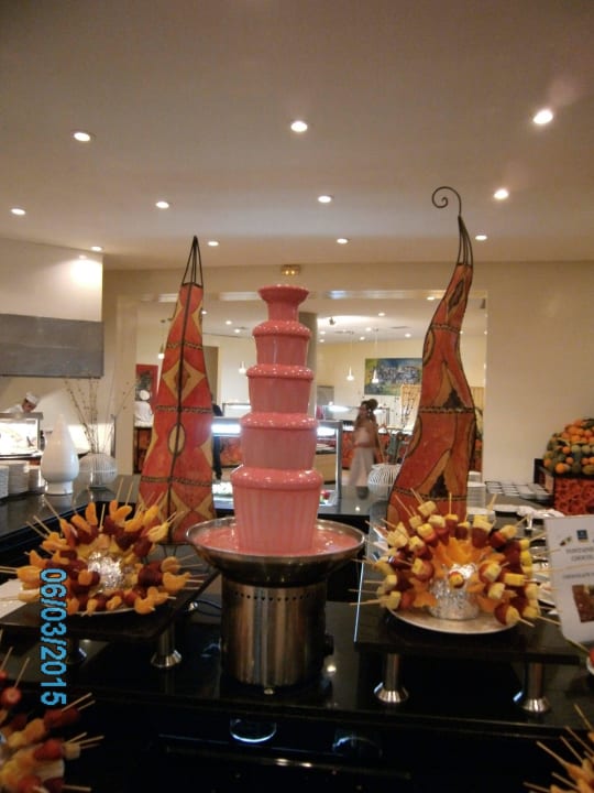 Leckerer Schokoladenbrunnen zum Verfeinern v. Obst Iberostar Waves Founty Beach