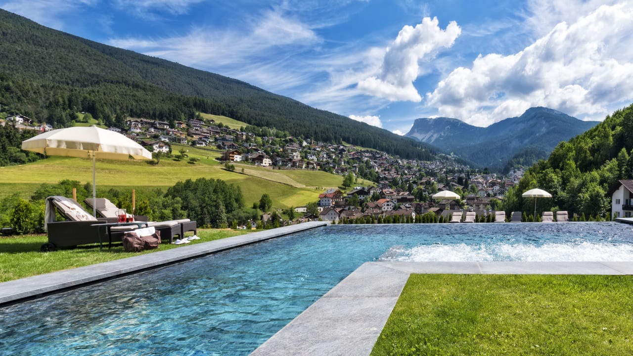 Pool Alpin & Vital Hotel La Perla