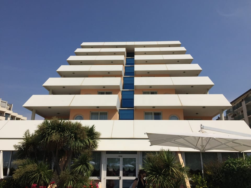 Außenansicht Aparthotel Holiday