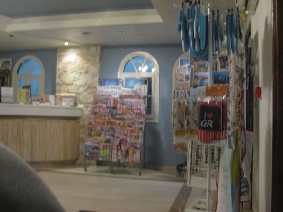 Zeitungen Porto Koukla Beach