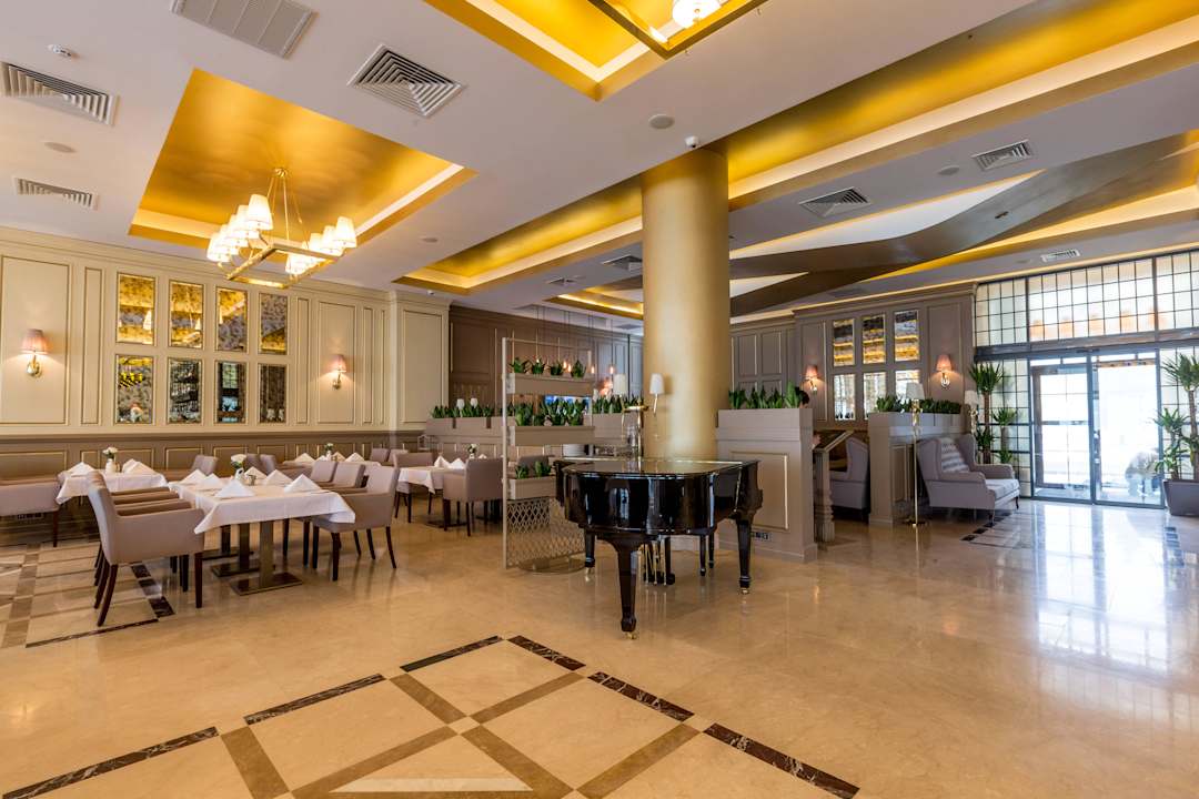 Piano KADORR Hotel Resort & Spa Odessa