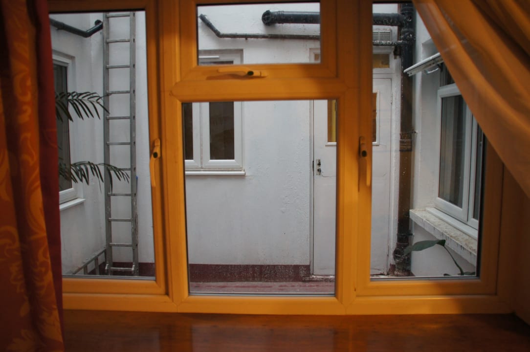 Ausblick zum Innenhof Hotel Alexandra