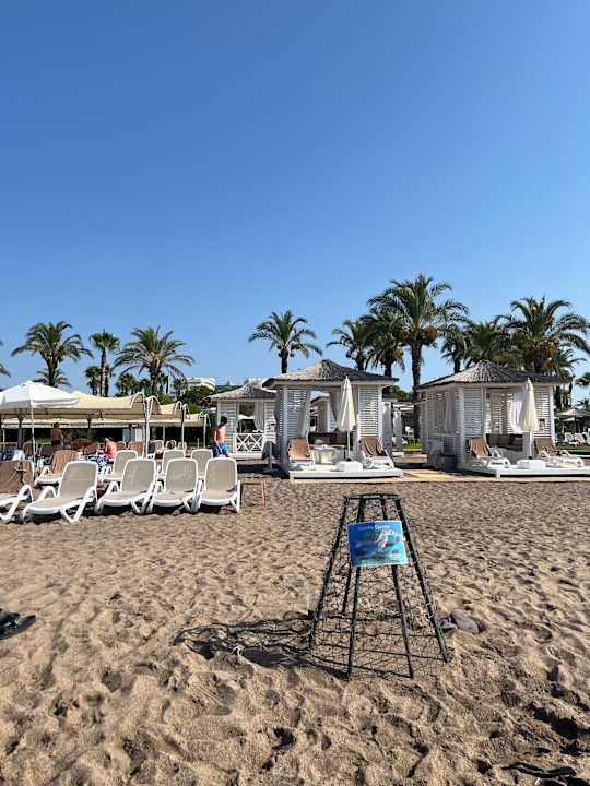 Strand Hotel Miracle Resort