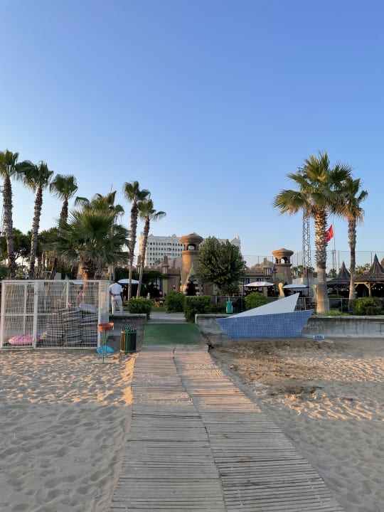Strand Kamelya Aishen Club