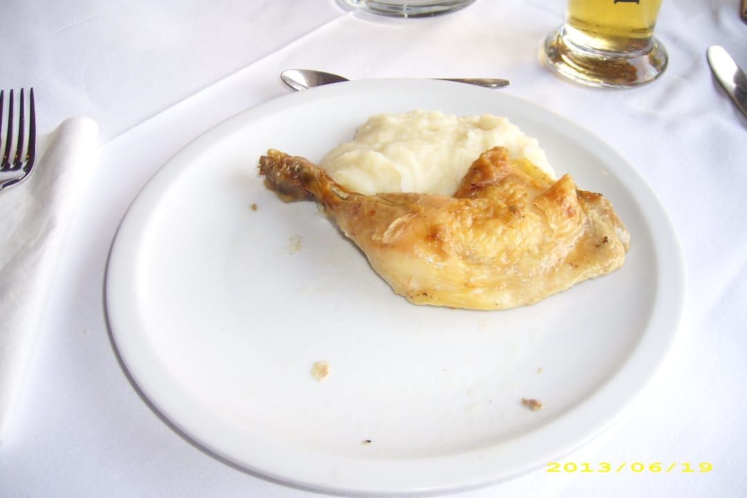 Hauptgang:Instantbrei und Hänchenschenkel Hotel Antico Monastero