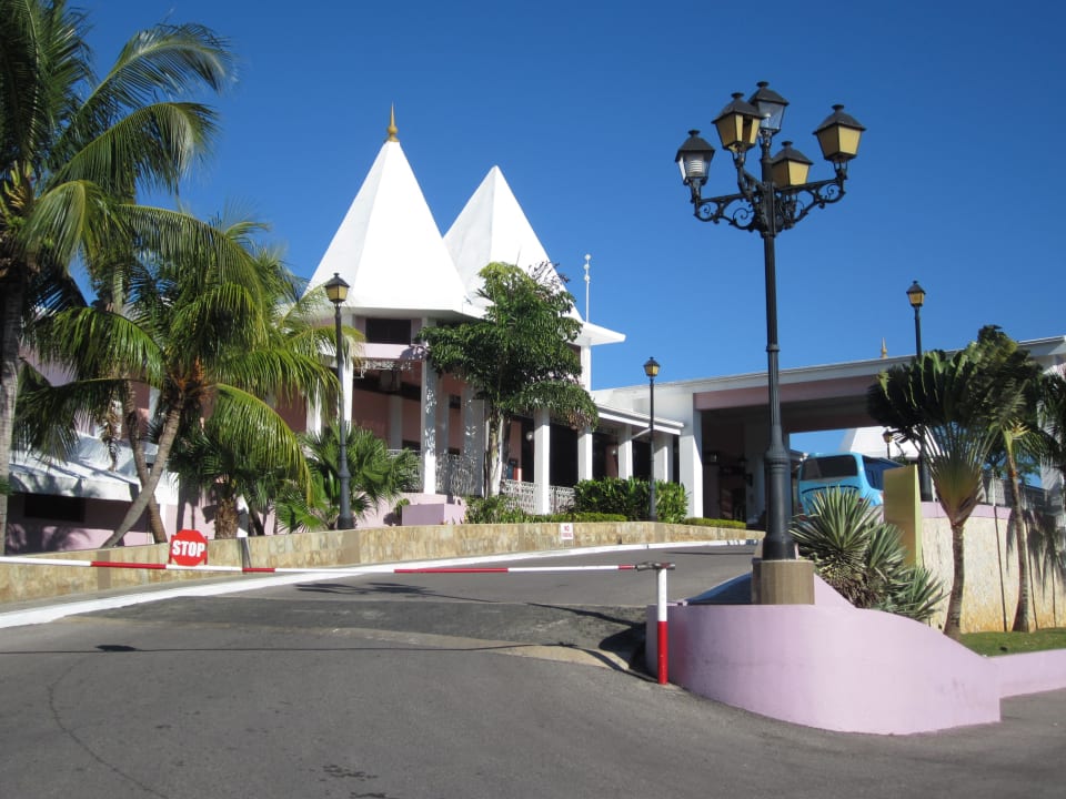 Straßenansicht Hotel Riu Palace Tropical Bay