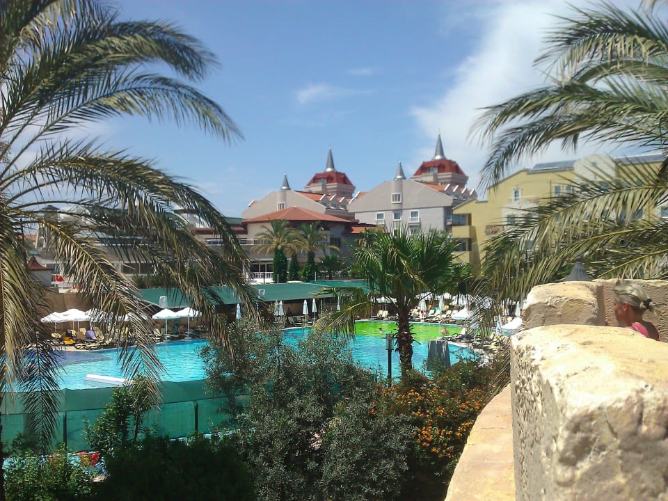 Activity Pool und nachbar Hotel Belek Beach Resort Hotel