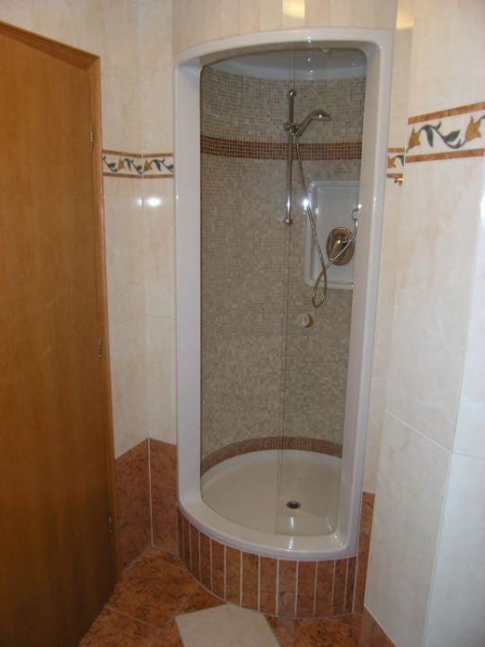 Dusche auf dem Zmmer DAS EDELWEISS Salzburg Mountain Resort