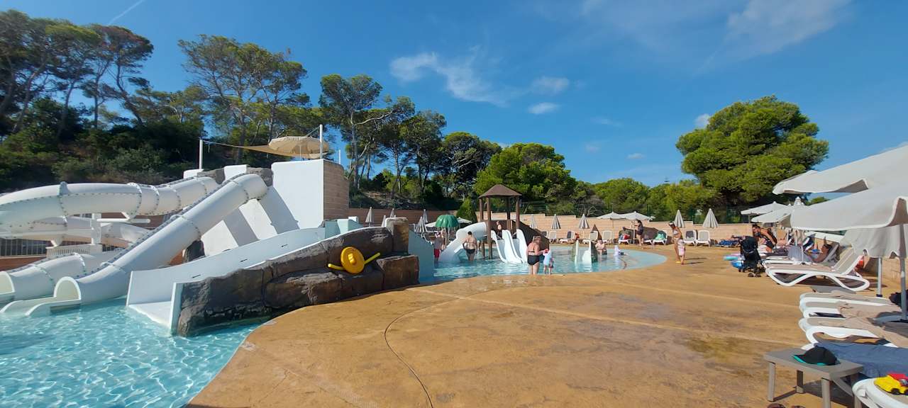 Pool Calimera Fido Gardens